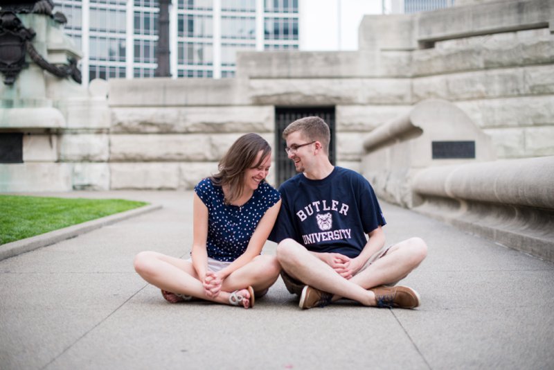 downtown indianapolis engagement session | butler university | the circle