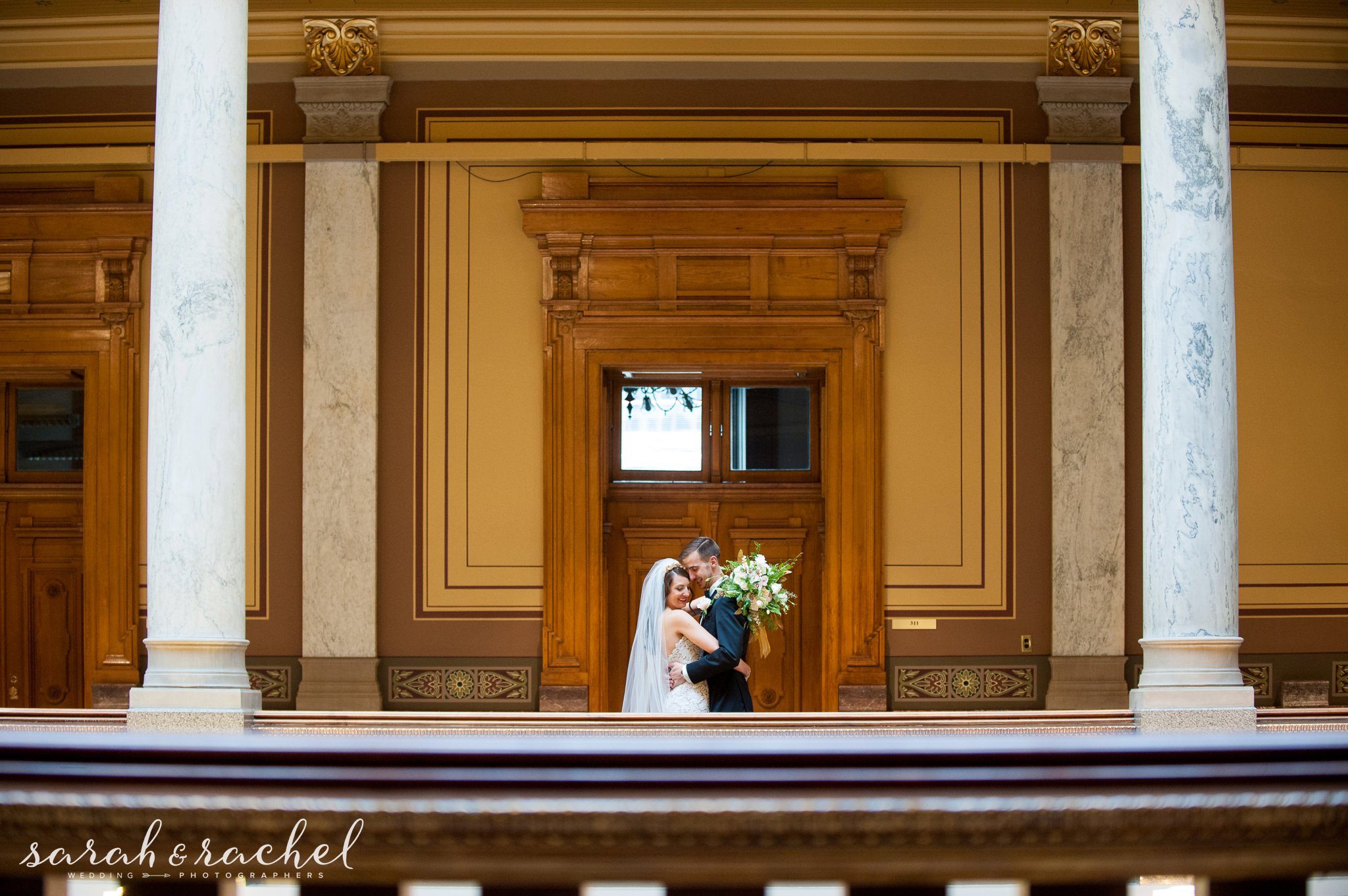 Indiana Statehouse | Gold Wedding colors | Indianapolis wedding photography