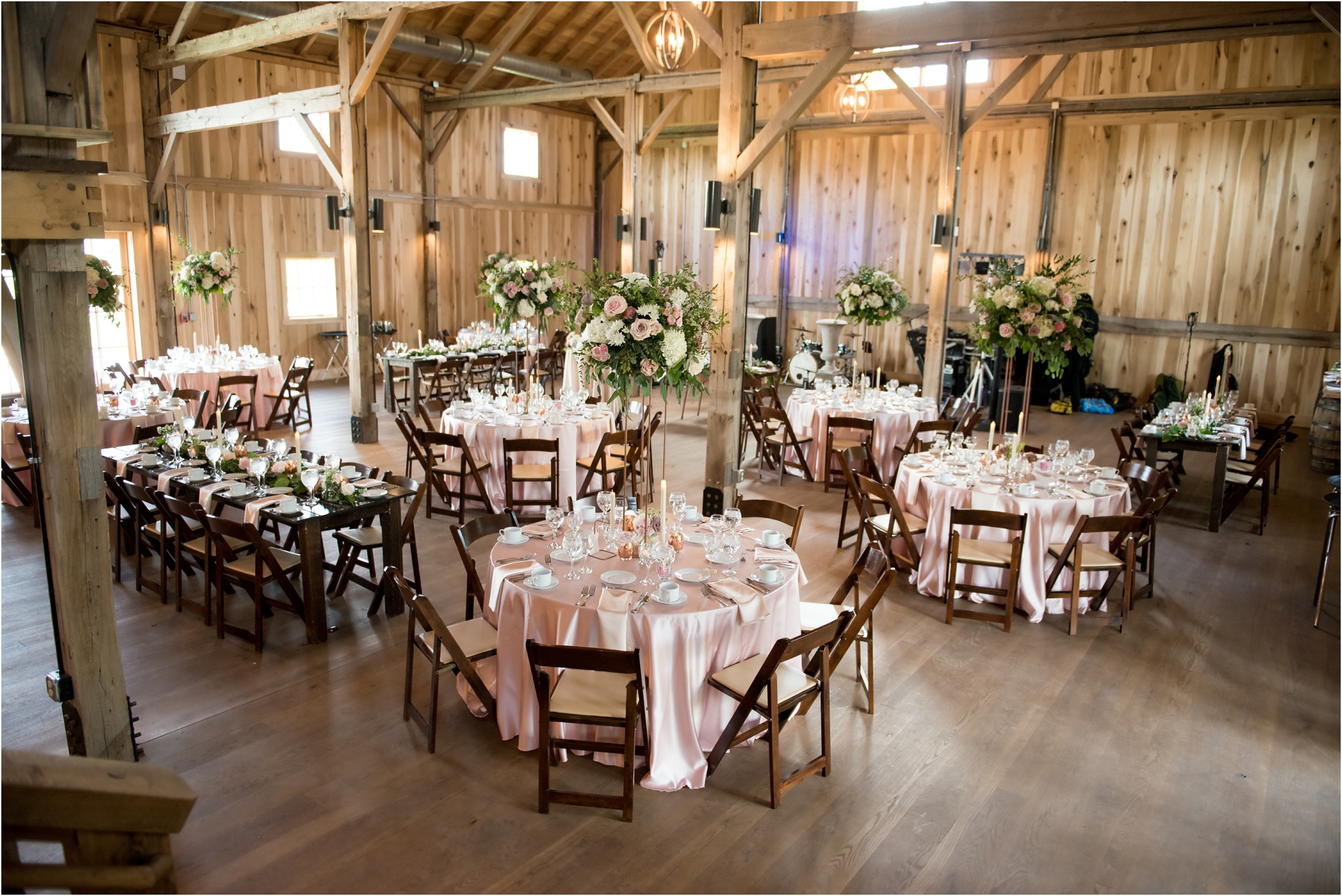 Lindley Farmstead at Chatham Hills | Sarah and Rachel Wedding Photographers | Westfield, Indiana wedding | elsie's flower shoppe barn wedding florals