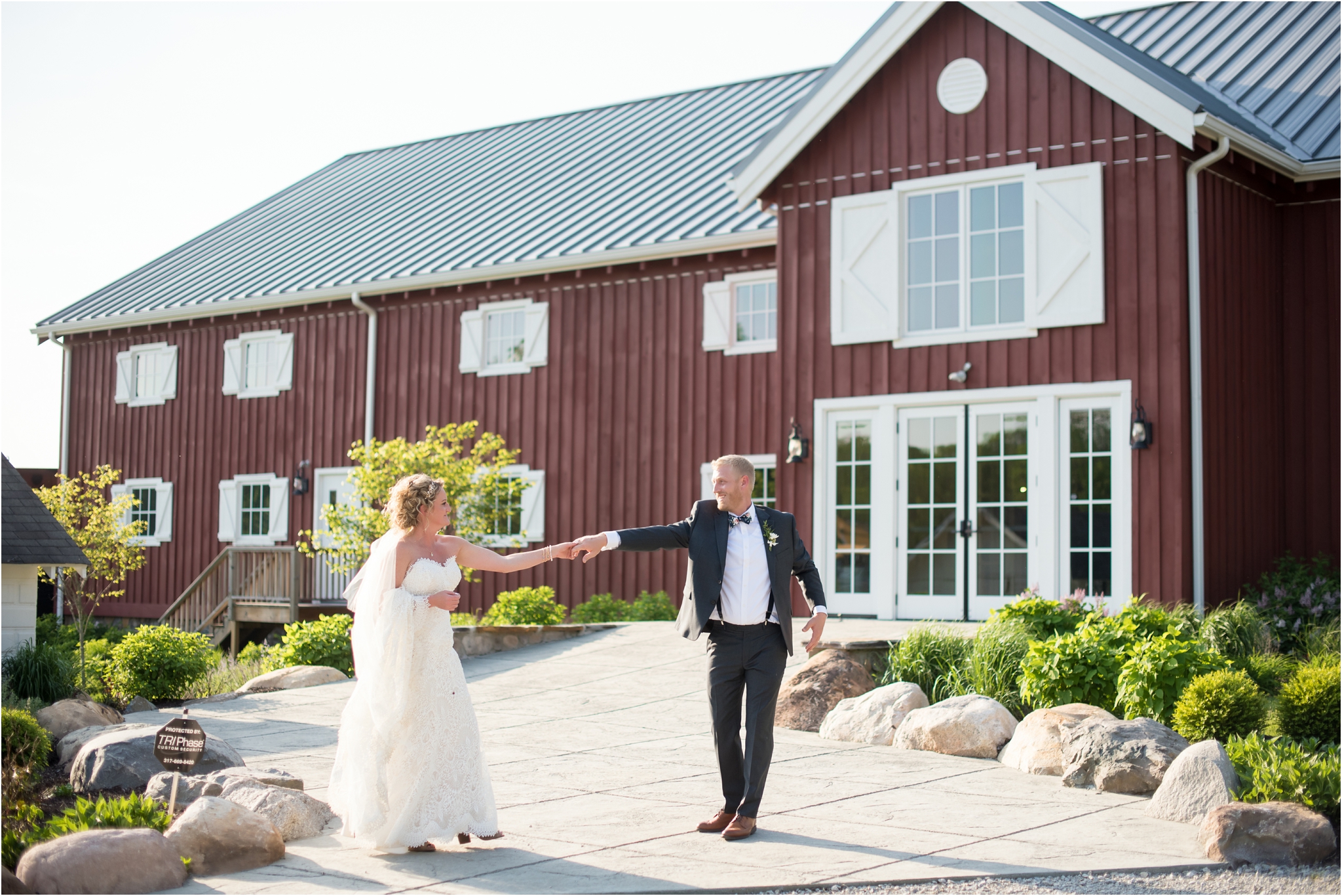 Lindley Farmstead at Chatham Hills | Sarah and Rachel Wedding Photographers | Westfield, Indiana wedding | wedding day dance