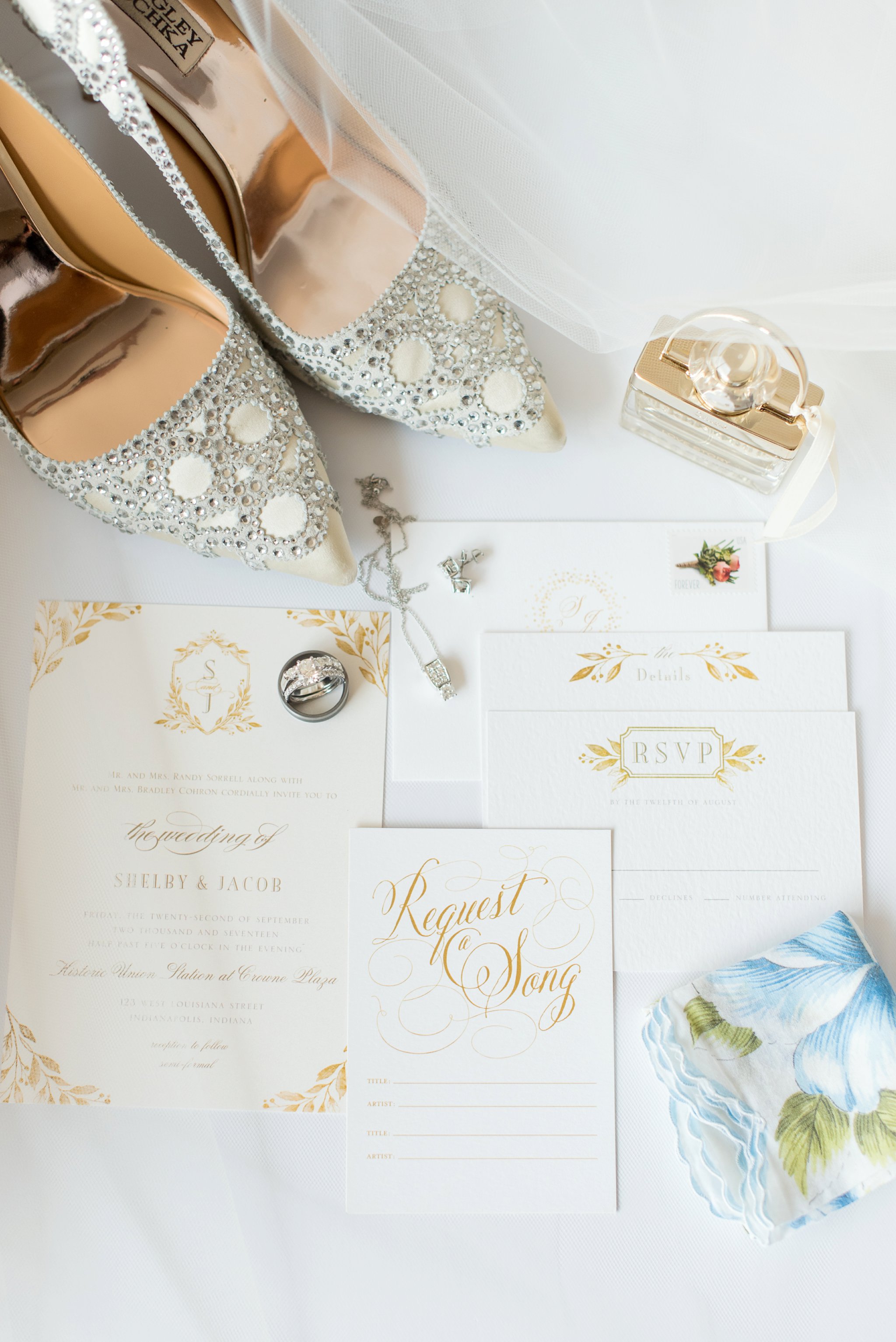 Union Station Wedding | Indianapolis, IN | Gold wedding details 