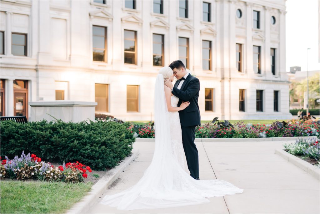 allen county courthouse bride and groom photos downtown